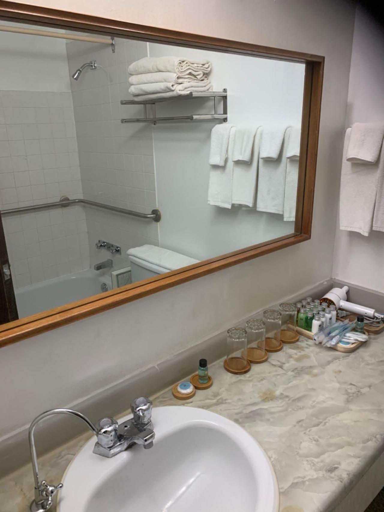 Providence Place Inn Порт-Харди Экстерьер фото